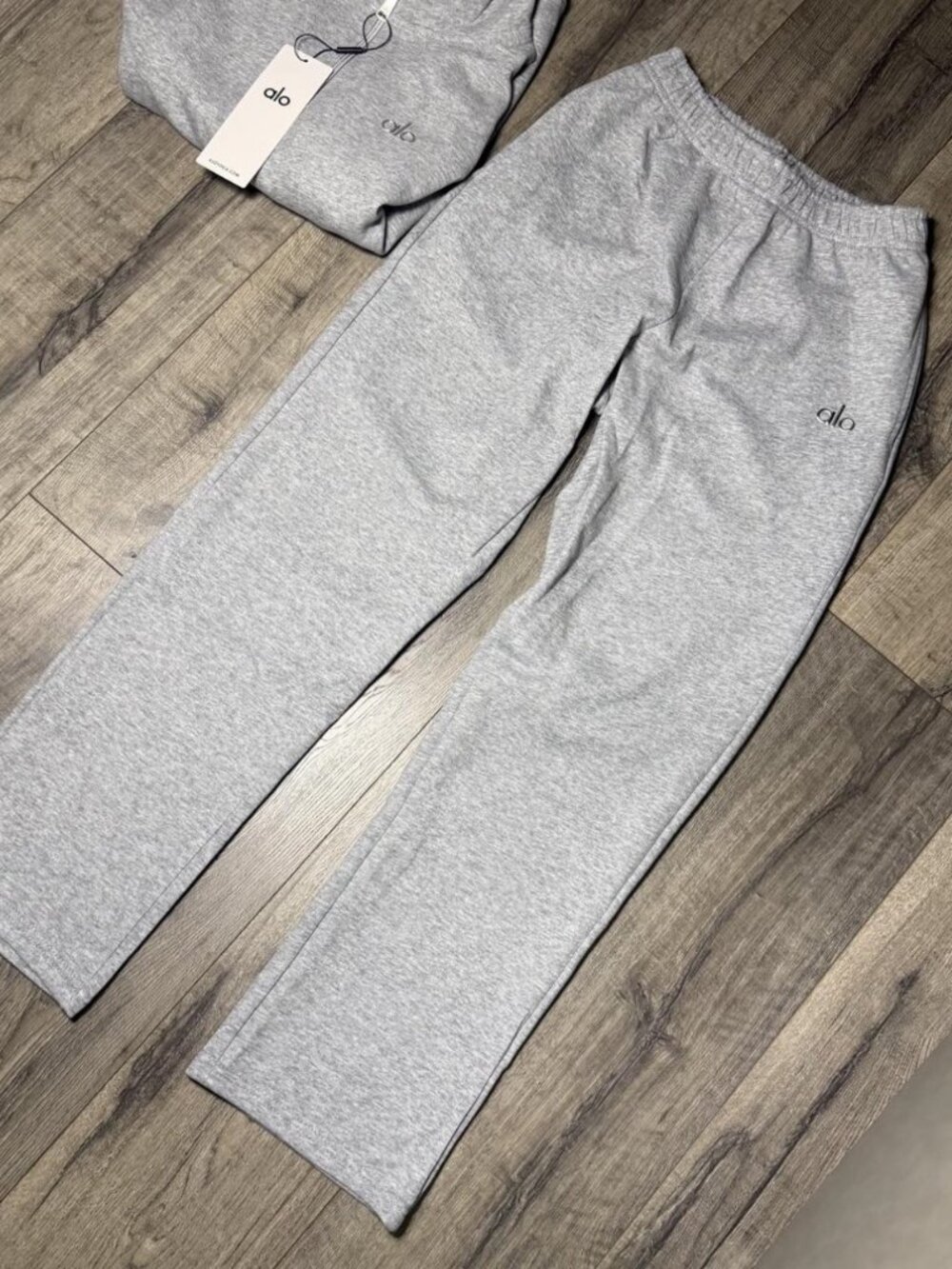 ALO Yoga Unisex Grey Quarter-Zip Hoodie and Jogger Set NWT - Picture 6 of 8